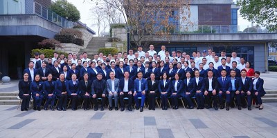 初心不改，穩(wěn)步向前